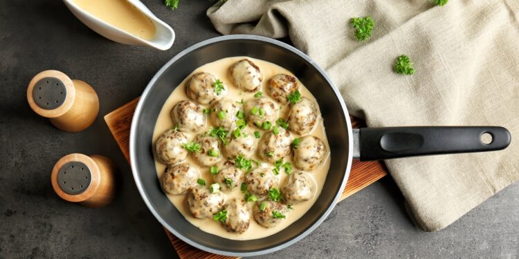Chiftele-la-cuptor-în-sos-bechamel