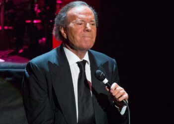 julio-iglesias-retinut