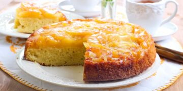 Prăjitură-răsturnată-cu-mere-caramelizate