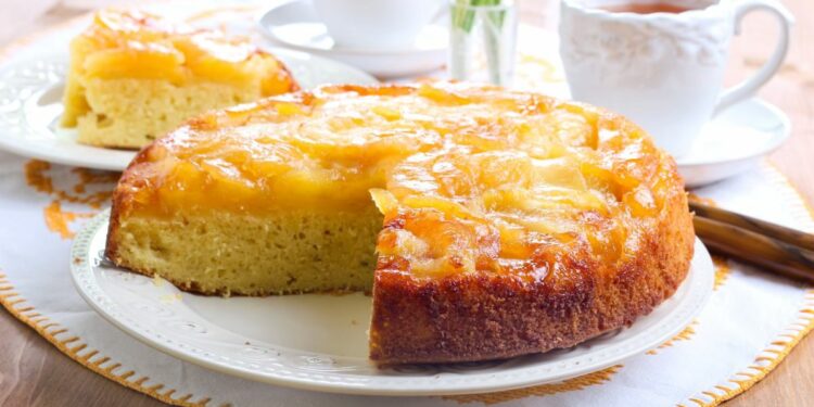 Prăjitură-răsturnată-cu-mere-caramelizate