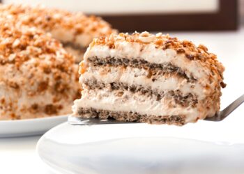 Tort-egiptean-cu-nuci-caramelizate
