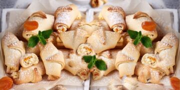 cornulete-cu-branza-si-caise-deshidratate