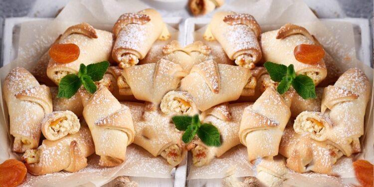 cornulete-cu-branza-si-caise-deshidratate