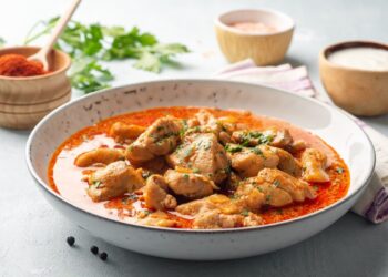 Papricaș-de-pui-cu-smântână