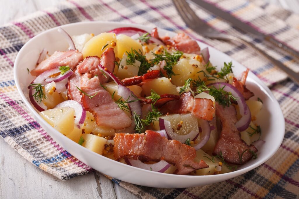 salata-calda-de-cartofi-cu-kaizer
