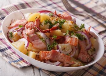 salata-calda-de-cartofi-cu-kaizer