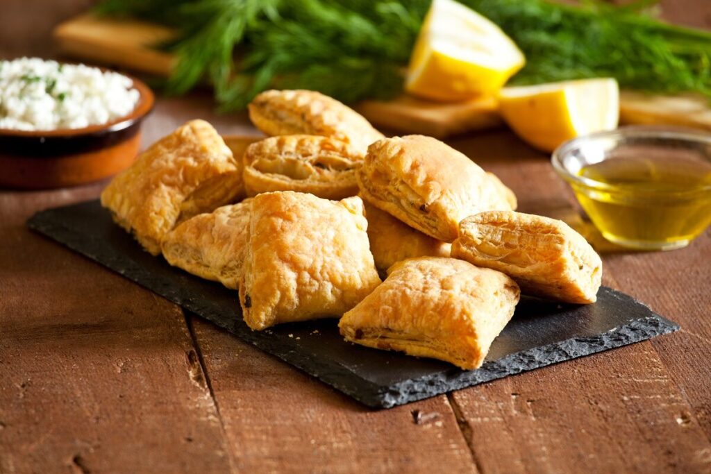 Pateuri-cu-brânză-sărată