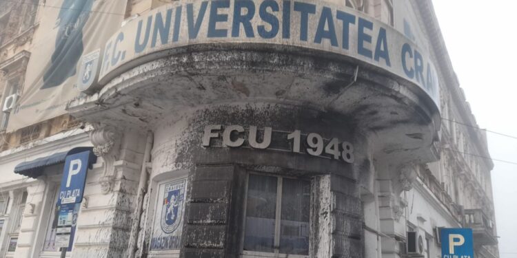sediul-fcu-craiova-vandalizat
