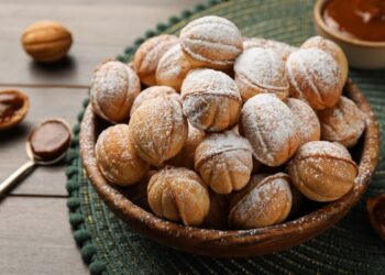 Nuci-cu-cremă-caramel-de-post