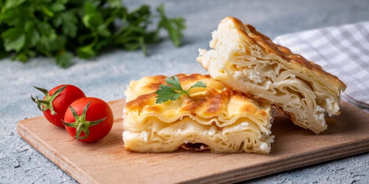 Plăcintă-creață-cu-brânză-sărată
