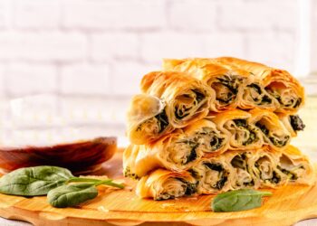 Plăcintă-învârtită-cu-spanac