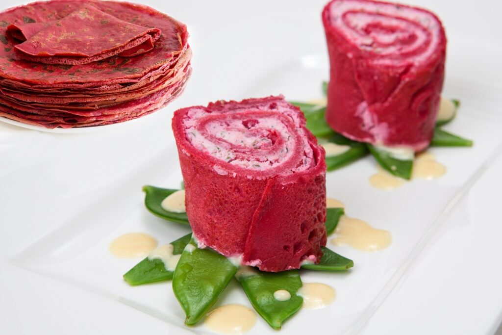 Clătite-aperitiv-cu-sfeclă-roșie