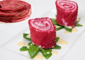 Clătite-aperitiv-cu-sfeclă-roșie