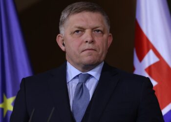 premier-slovacia-robert-fico-impuscat