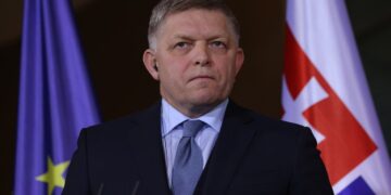 premier-slovacia-robert-fico-impuscat