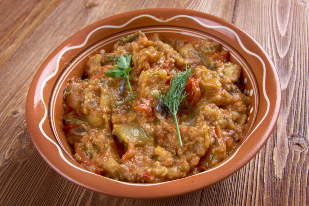 salata-de-vara-cu-ardei-si-vinete