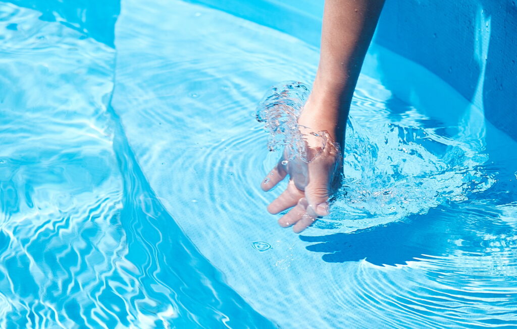 Cum-verifici-cat-de-curata-este-apa-din-piscina