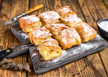 Bougatsa