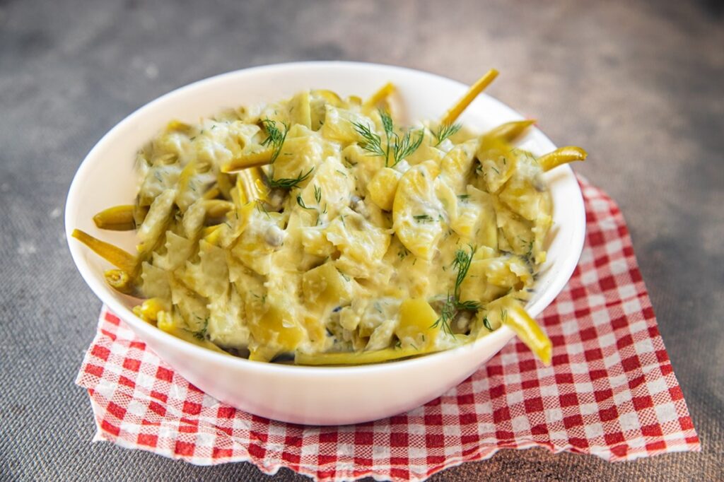 salata-de-fasole-verde-cu-maioneza-si-usturoi