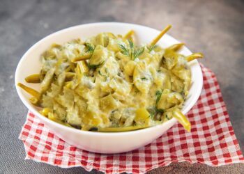 salata-de-fasole-verde-cu-maioneza-si-usturoi