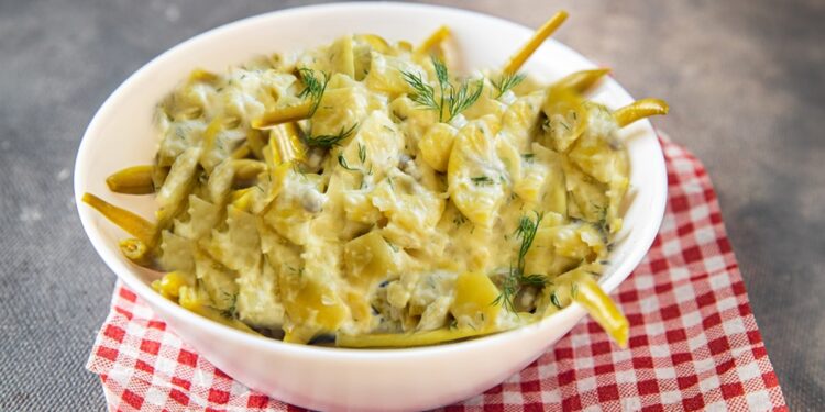 salata-de-fasole-verde-cu-maioneza-si-usturoi