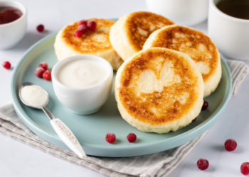 Clătite pufoase cu iaurt. Ce să mai adaugi în rețetă ca să fie delicioase
