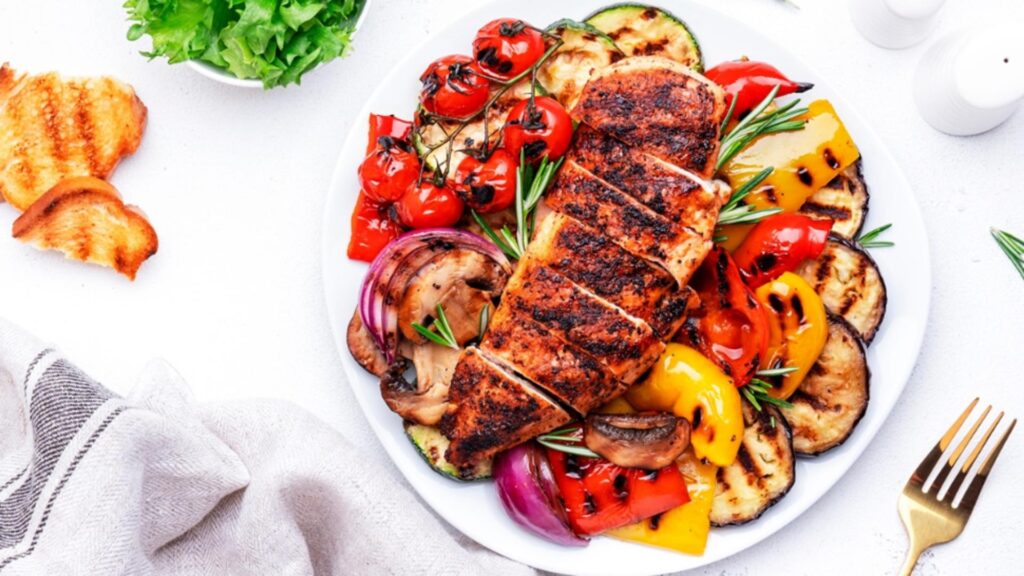 salata-calda-cu-legume-si-carne