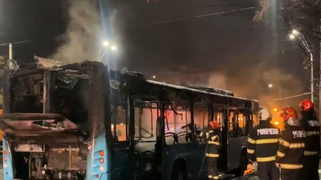 un-autobuz-a-luat-foc-bucuresti