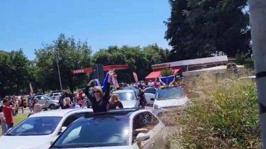 george-simion-miting-electoral-cu-manele
