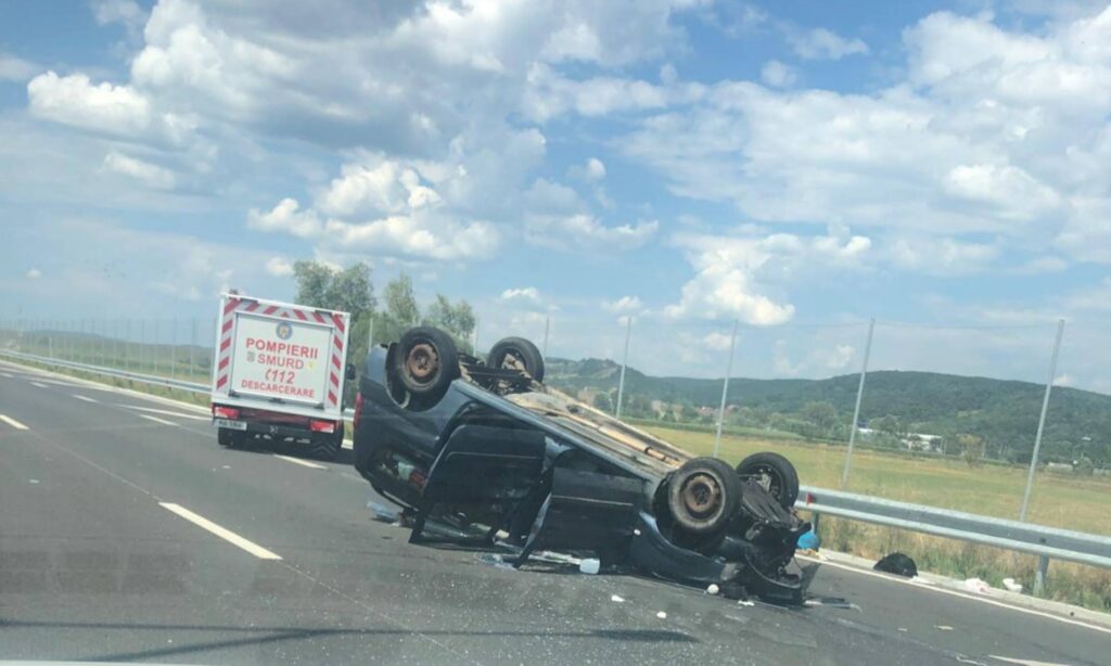 accident-Autostrada-masina-rasturnata