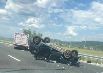 accident-Autostrada-masina-rasturnata