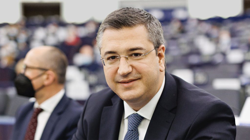 Apostolos Tzitzikostas