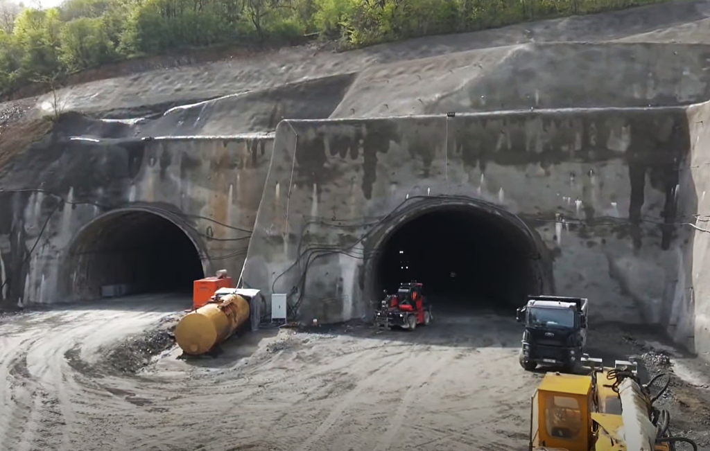 Tunelul-de-la-Robesti-de-pe-A1