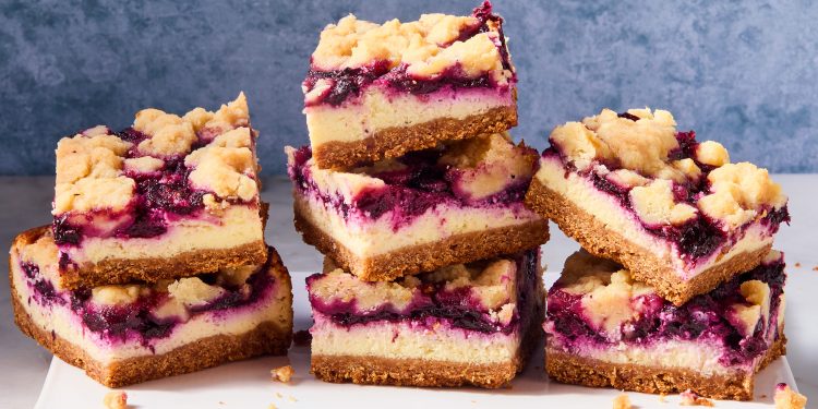 blueberry-crumble-cheesecake-bars
