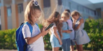 elevi-smartphone
