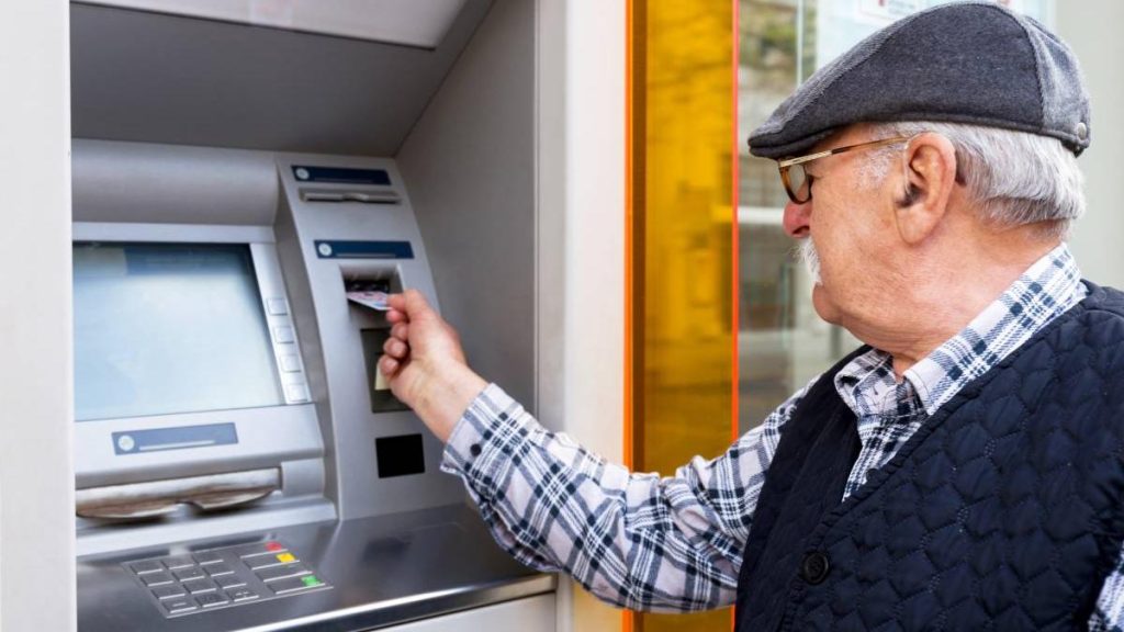 pensionari-pensie-card